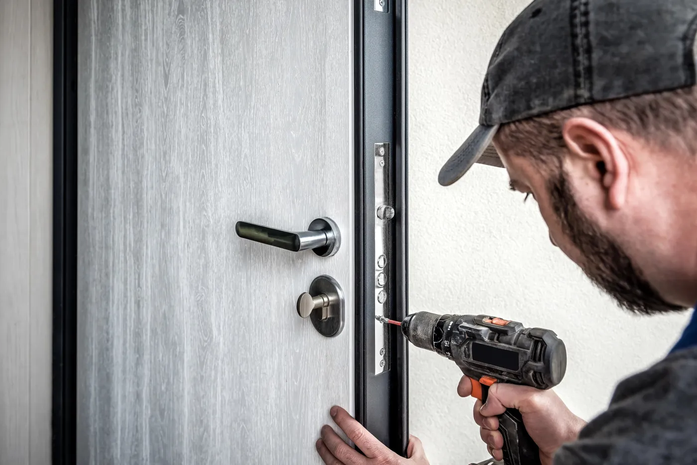 Blindage acier posé sur une porte de villa à La Celle-Saint-Cloud (78170)
